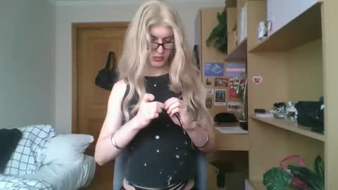 Snapshot of ezrafindom chatting on 2, 3, 2026 Ranya online show from 2, 3, 2026