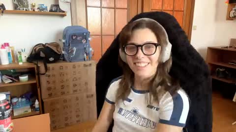 Snapshot of faintpeach chatting on 29, 4, 2026 Loly online show from 29, 4, 2026