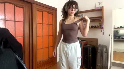 Snapshot of faintpeach chatting on 2, 5, 2026 Loly online show from 2, 5, 2026
