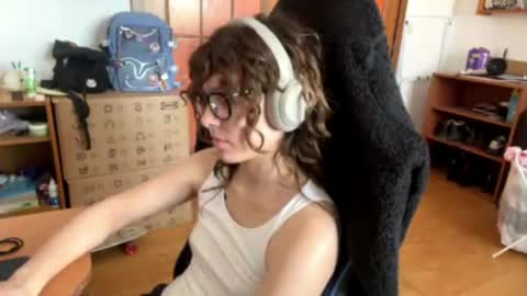 Snapshot of faintpeach chatting on 4, 5, 2026 Loly online show from 4, 5, 2026