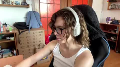 Snapshot of faintpeach chatting on 13, 5, 2026 Loly online show from 13, 5, 2026