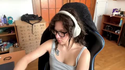 Snapshot of faintpeach chatting on 30, 5, 2026 Loly online show from 30, 5, 2026
