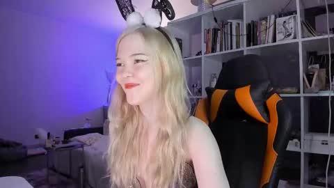 Snapshot of fairy_casey chatting on 28, 10, 2025 fairy_casey online show from 28, 10, 2025