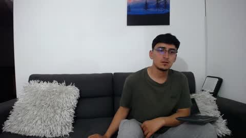 Snapshot of fallgays chatting on 19, 12, 2024 FallGays online show from 19, 12, 2024