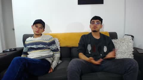 Snapshot of fallgays chatting on 24, 12, 2024 FallGays online show from 24, 12, 2024