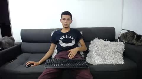 Snapshot of fallgays chatting on 21, 2, 2025 FallGays online show from 21, 2, 2025