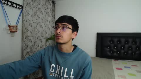 Snapshot of fallgays chatting on 19, 10, 2025 FallGays online show from 19, 10, 2025