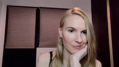 Snapshot of fanny_posy chatting on 3, 1, 2025 Fanny online show from 3, 1, 2025