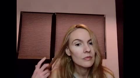 Snapshot of fanny_posy chatting on 7, 1, 2025 Fanny online show from 7, 1, 2025