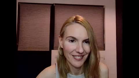 Snapshot of fanny_posy chatting on 7, 1, 2025 Fanny online show from 7, 1, 2025