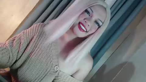 Snapshot of fantasticcock69_daniella chatting on 17, 2, 2026 DANIELLA - DONT FORGET TO GIVE ME A THUMBSU UP online show from 17, 2, 2026