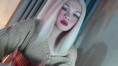 DANIELLA - DONT FORGET TO GIVE ME A THUMBSU UP online show from 9, 3, 2026