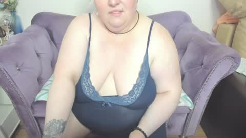 Snapshot of fashiona chatting on 16, 6, 2026 fashiona online show from 16, 6, 2026