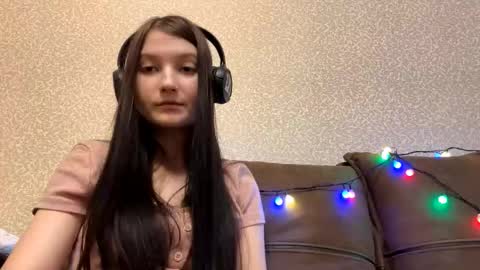 Aurora 18yo online show from 18, 12, 2025
