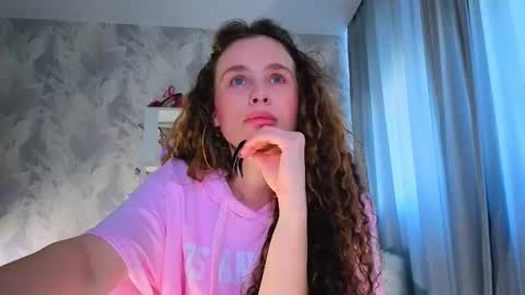 Snapshot of feet_heelss chatting on 17, 10, 2025 Kris online show from 17, 10, 2025