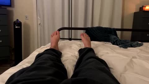 FEETOMINES online show from 9, 12, 2024