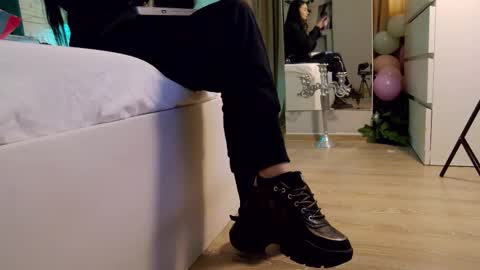 FeetVibe online show from 5, 12, 2025