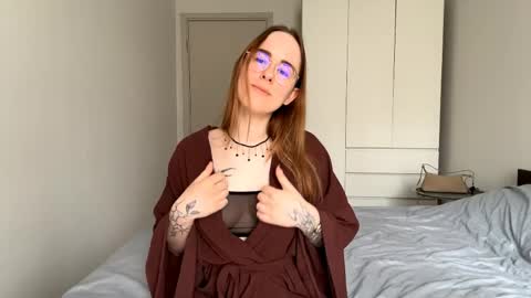 Snapshot of feleciacockrell chatting on 18, 4, 2026 Mary online show from 18, 4, 2026