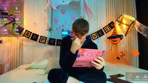 Femboy Max online show from 26, 10, 2025