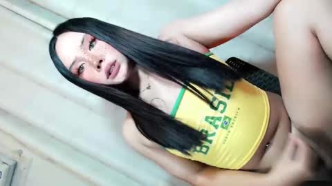 Snapshot of feminine_elle chatting on 3, 6, 2026 elle online show from 3, 6, 2026