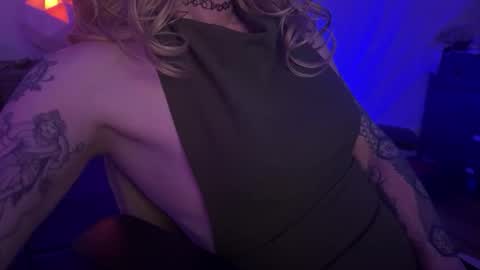 femme_mystique online show from 22, 12, 2025