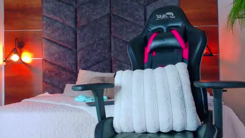 FERNANDA BROWN  online show from 9, 3, 2026