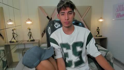 FER PHOENIX online show from 15, 12, 2025