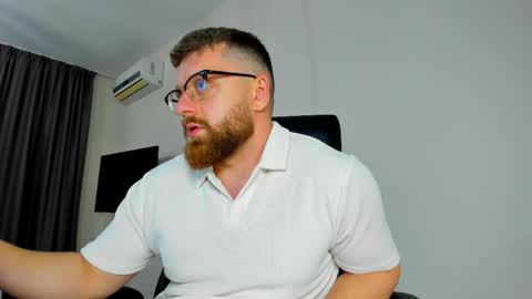 FindomGuyXXX online show from 15, 4, 2026