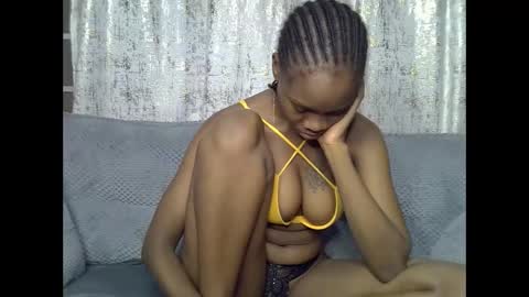 Snapshot of fine_queen12 chatting on 25, 5, 2026 fine_queen12 online show from 25, 5, 2026