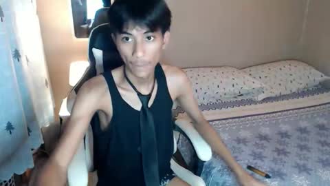 fineboii_rey18 online show from 3, 10, 2025