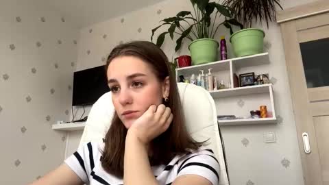 Keite wanna play  Meow online show from 19, 11, 2025