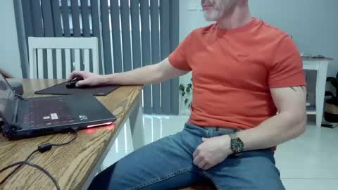 Snapshot of fit_worker chatting on 8, 8, 2026 fit_worker online show from 8, 8, 2026