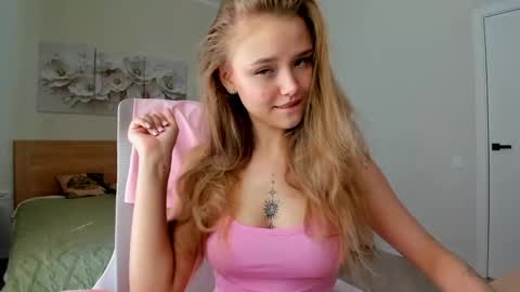 Snapshot of flooora_0 chatting on 5, 6, 2026 Mona online show from 5, 6, 2026
