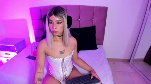 Snapshot of flor_pink chatting on 17, 4, 2026 Flor online show from 17, 4, 2026
