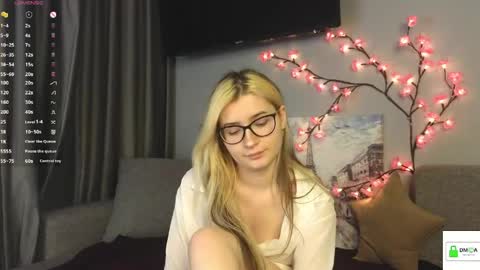 Snapshot of flouredfix chatting on 16, 4, 2026 Helly online show from 16, 4, 2026
