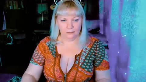 Snapshot of flowerahbutterf chatting on 14, 12, 2025 FlowerAhButterf online show from 14, 12, 2025