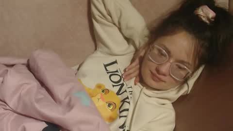 Snapshot of flowercandydoll13 chatting on 18, 3, 2026 say meow and send tip online show from 18, 3, 2026