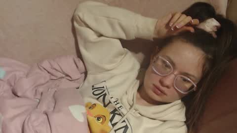 Snapshot of flowercandydoll13 chatting on 21, 3, 2026 say meow and send tip online show from 21, 3, 2026