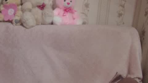 Snapshot of flowercandydoll13 chatting on 24, 3, 2026 say meow and send tip online show from 24, 3, 2026