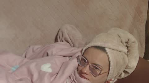 Snapshot of flowercandydoll13 chatting on 27, 3, 2026 say meow and send tip online show from 27, 3, 2026