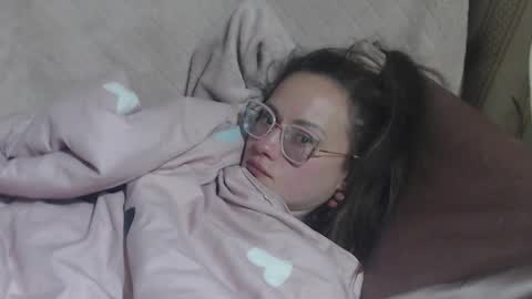 Snapshot of flowercandydoll13 chatting on 5, 4, 2026 say meow and send tip online show from 5, 4, 2026