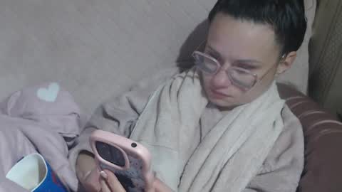 Snapshot of flowercandydoll13 chatting on 13, 4, 2026 say meow and send tip online show from 13, 4, 2026