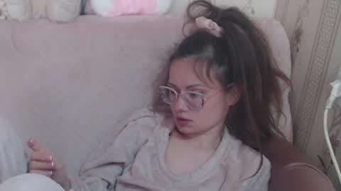 Snapshot of flowercandydoll13 chatting on 15, 4, 2026 say meow and send tip online show from 15, 4, 2026