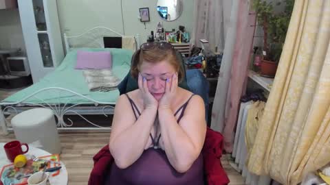 Snapshot of flowerlover8 chatting on 4, 3, 2026 Flowerlower online show from 4, 3, 2026