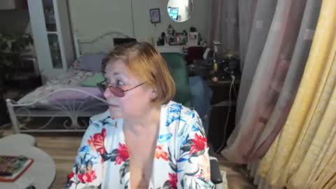 Snapshot of flowerlover8 chatting on 5, 3, 2026 Flowerlower online show from 5, 3, 2026