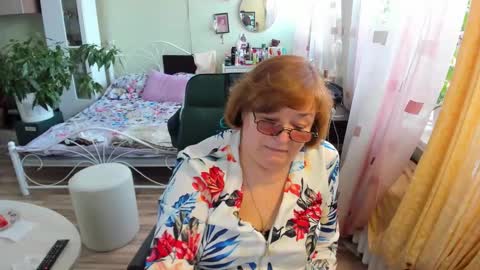 Snapshot of flowerlover8 chatting on 6, 3, 2026 Flowerlower online show from 6, 3, 2026