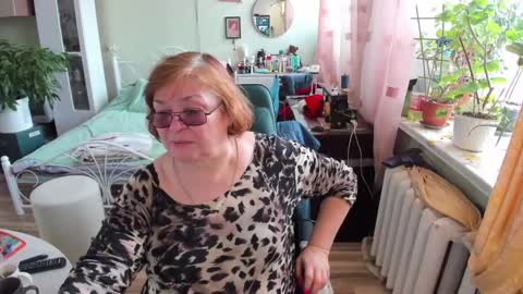 Snapshot of flowerlover8 chatting on 12, 3, 2026 Flowerlower online show from 12, 3, 2026