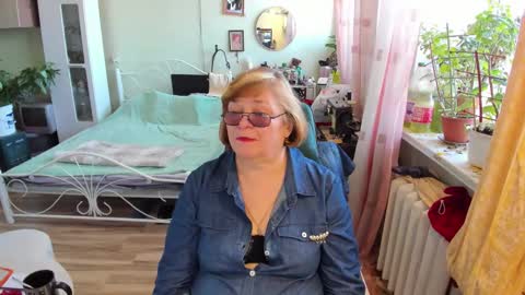 Snapshot of flowerlover8 chatting on 21, 3, 2026 Flowerlower online show from 21, 3, 2026