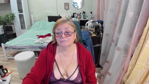 Snapshot of flowerlover8 chatting on 27, 3, 2026 Flowerlower online show from 27, 3, 2026