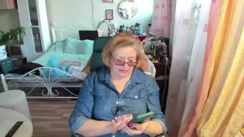 Snapshot of flowerlover8 chatting on 30, 3, 2026 Flowerlower online show from 30, 3, 2026